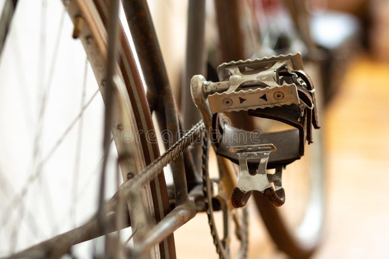 Pedal of vintage bicycle stock image. Image of seat 135048947