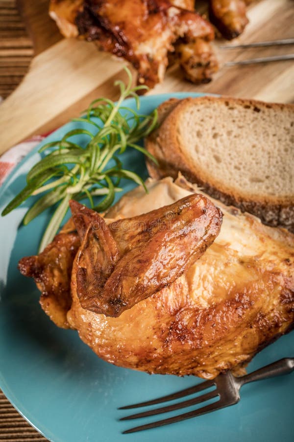 Pedazos de pollo asado imagen de archivo libre de regalías