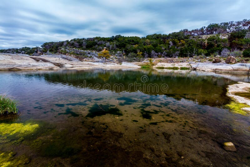 Las aguas cristalinas de las caídas del río de Pedernales, Tejas. imagenes de archivo Las aguas cristalinas de las caídas del río de Pedernales, Tejas. imagenes de archivo