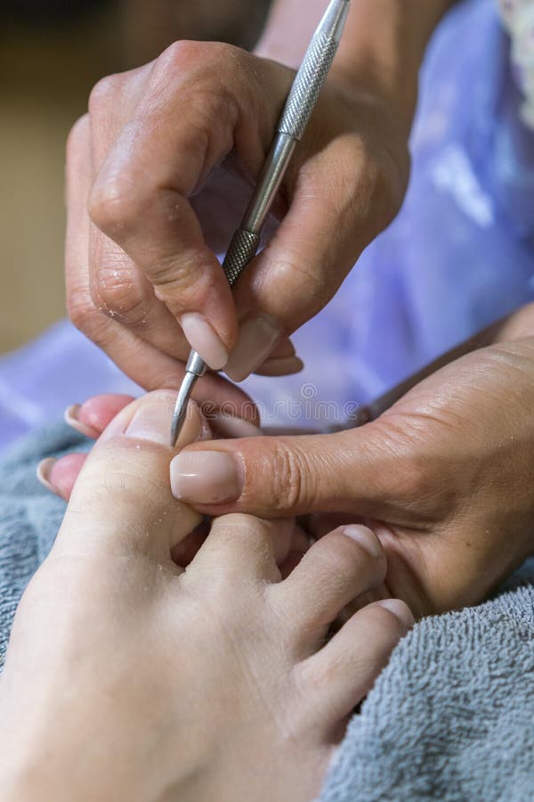 Pedik?rebehandlung im Sch?nheitssalon Schlie?en Sie herauf Konzept Prozess der Pedik?re am Sch?nheitssalon Vertikales Foto stockfoto Pedik?rebehandlung im Sch?nheitssalon Schlie?en Sie herauf Konzept Prozess der Pedik?re am Sch?nheitssalon Vertikales Foto stockfoto
