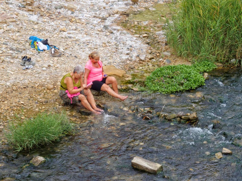 Pediluvio nel fiume di Caudiel - Lorca fotografia stock Pediluvio nel fiume di Caudiel - Lorca fotografia stock