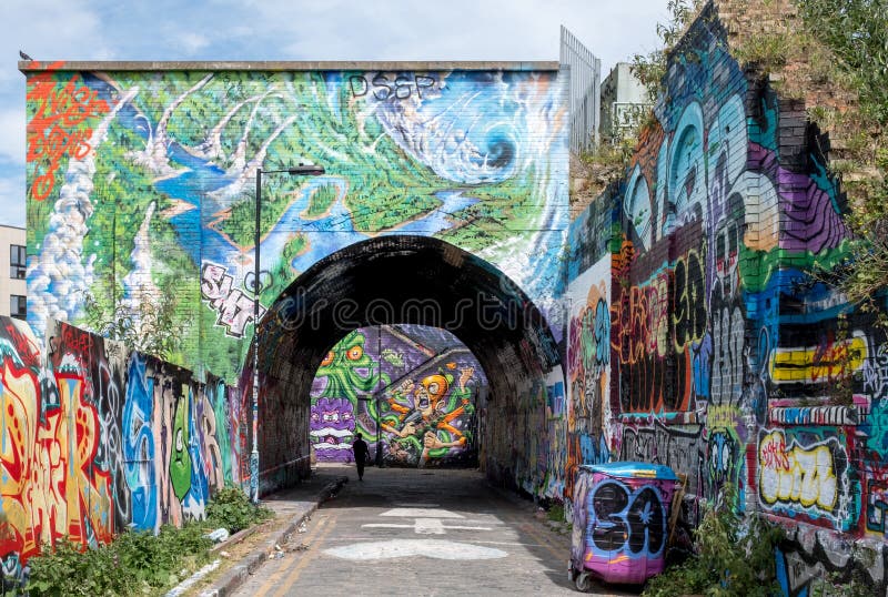 Pedley ulicy łuk, Shoreditch, Wschodni Londyn Zwyczajny Alleyway pod linią kolejową blisko Ceglanego pasa ruchu, zakrywającego w obrazy royalty free Pedley ulicy łuk, Shoreditch, Wschodni Londyn Zwyczajny Alleyway pod linią kolejową blisko Ceglanego pasa ruchu, zakrywającego w obrazy royalty free