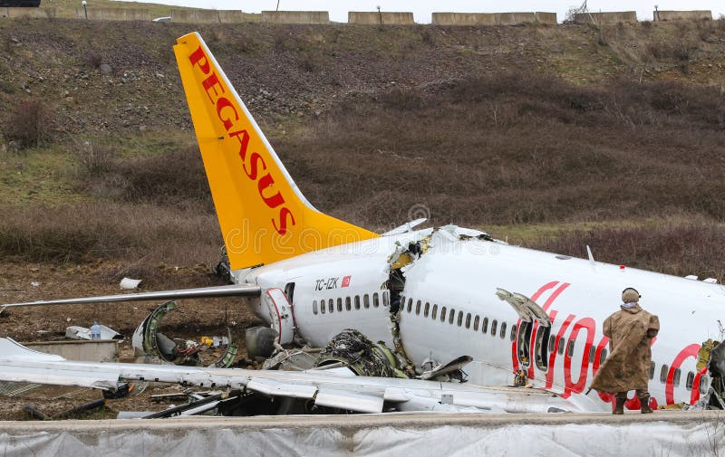 pegasus airlines pc2193 crash in sabiha gokcen airport istanbul turkey editorial stock image image of istanbul aviation 171722834