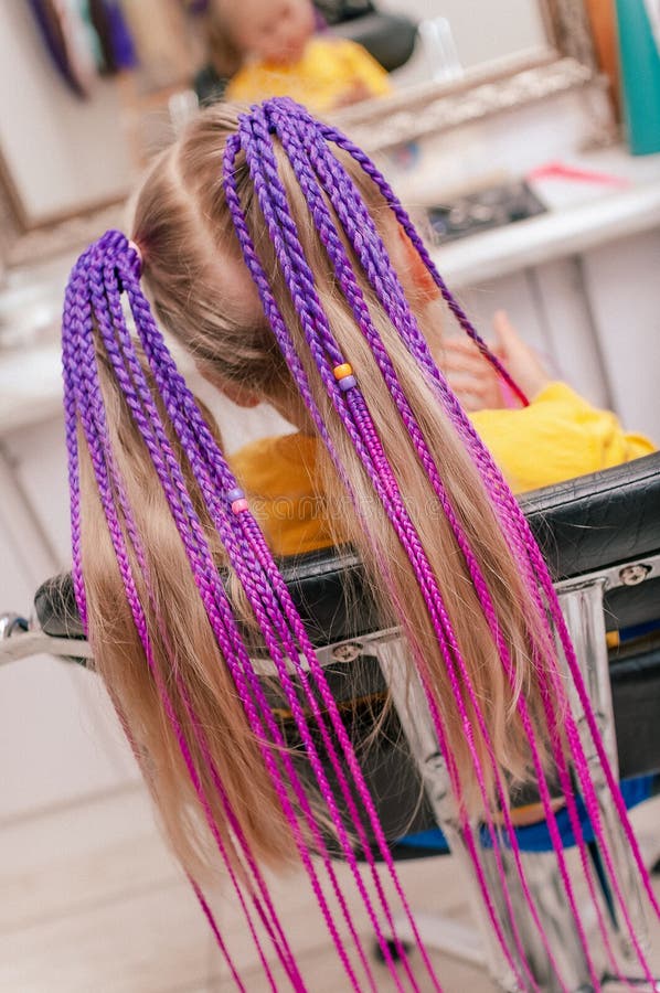 Peinado Con Trenzas Para Niñas Foto de archivo - Imagen de rubio, gente:  231770018