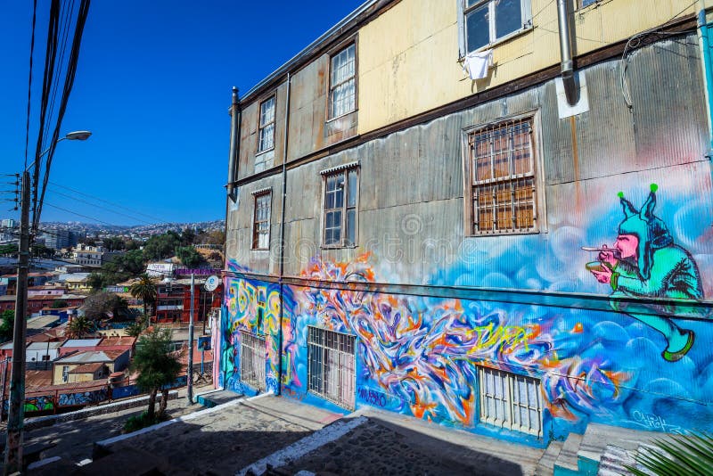 Peinture Colorée Et Lumineuse Dans L'escalier Et Les Murs