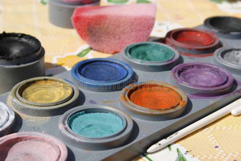 Peinture colorée de visage photos stock Peinture colorée de visage photos stock