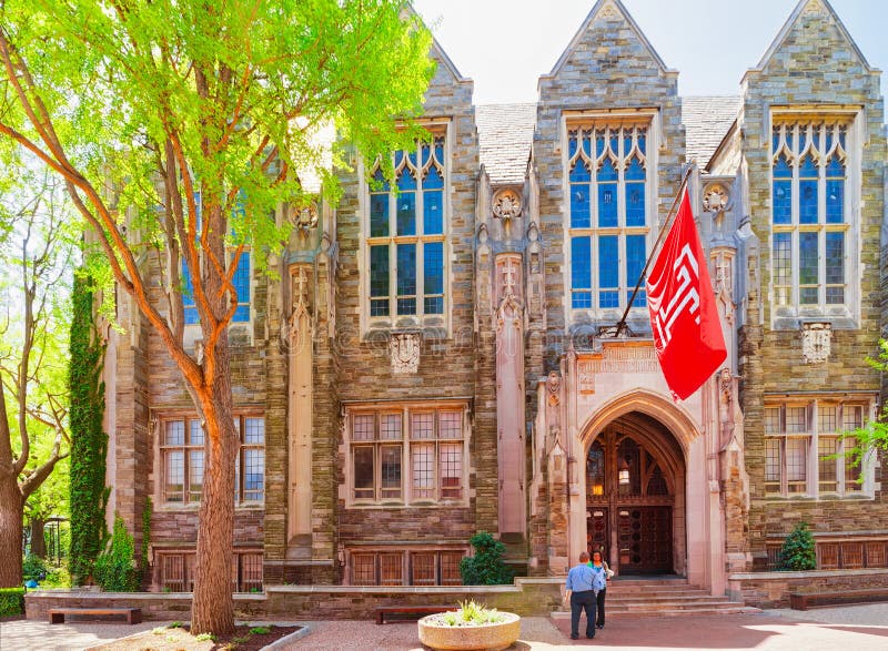 Peiople på Sulliwan Hall i Temple University i Philadelphia royaltyfria foton Peiople på Sulliwan Hall i Temple University i Philadelphia royaltyfria foton