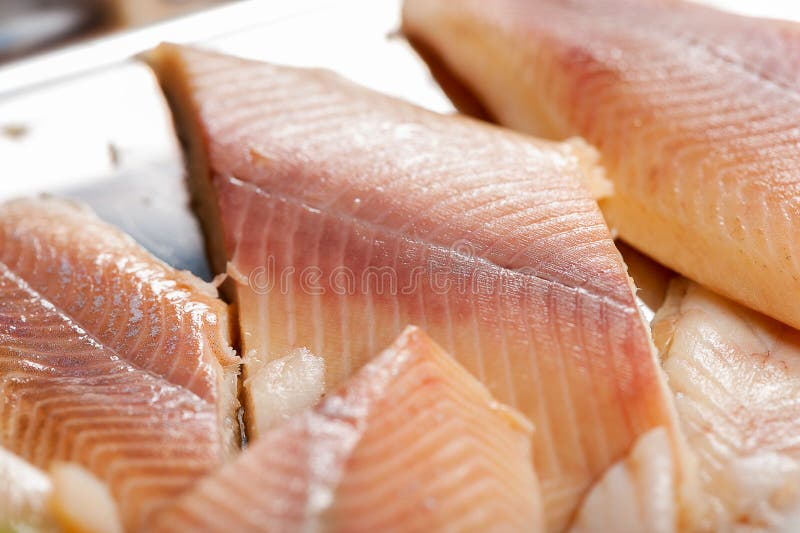 Peixes fumado na placa foto de stock Peixes fumado na placa foto de stock