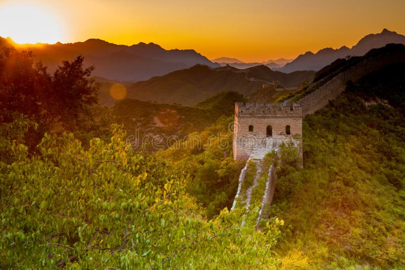 Pekin Chiny, AUG, - 11, 2014: Zmierzch przy Jinshanling wielkim murem obrazy royalty free Pekin Chiny, AUG, - 11, 2014: Zmierzch przy Jinshanling wielkim murem obrazy royalty free