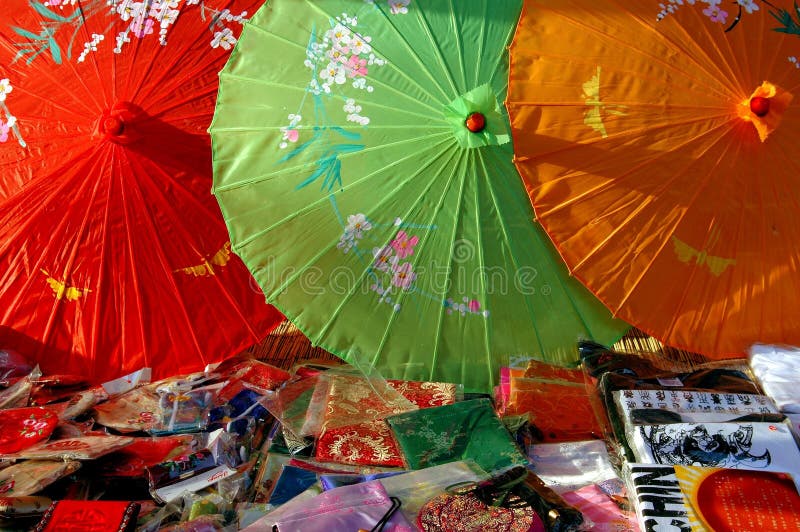 Peking, China: Bunte Regenschirme stockfotografie Peking, China: Bunte Regenschirme stockfotografie