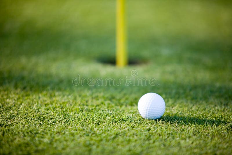 Pelota de golf imagen de archivo libre de regalías Pelota de golf imagen de archivo libre de regalías