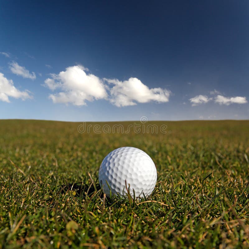 Pelota de golf imagen de archivo libre de regalías Pelota de golf imagen de archivo libre de regalías