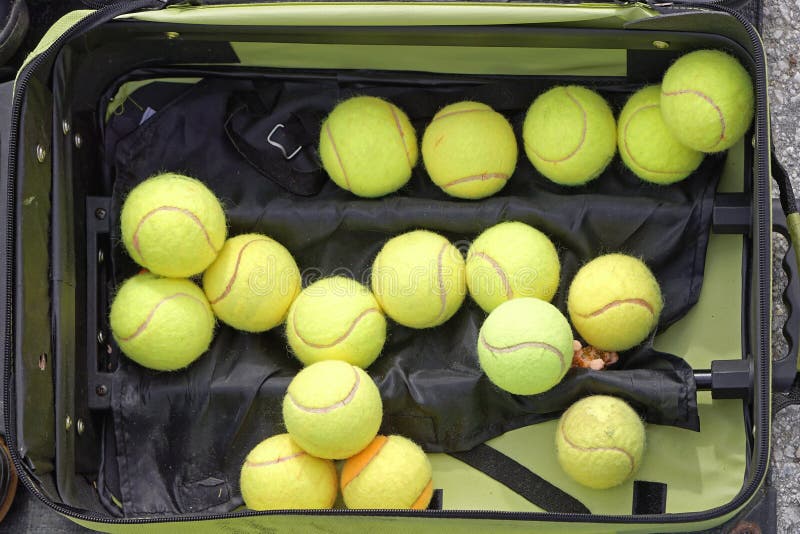 Pelotas de tenis imagen de archivo libre de regalías Pelotas de tenis imagen de archivo libre de regalías