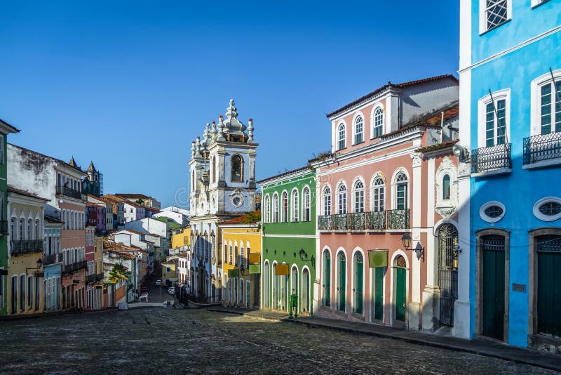 Casas Coloridas En Ciudad Famosa En Bahía, Salvador - El Brasil Foto De ...