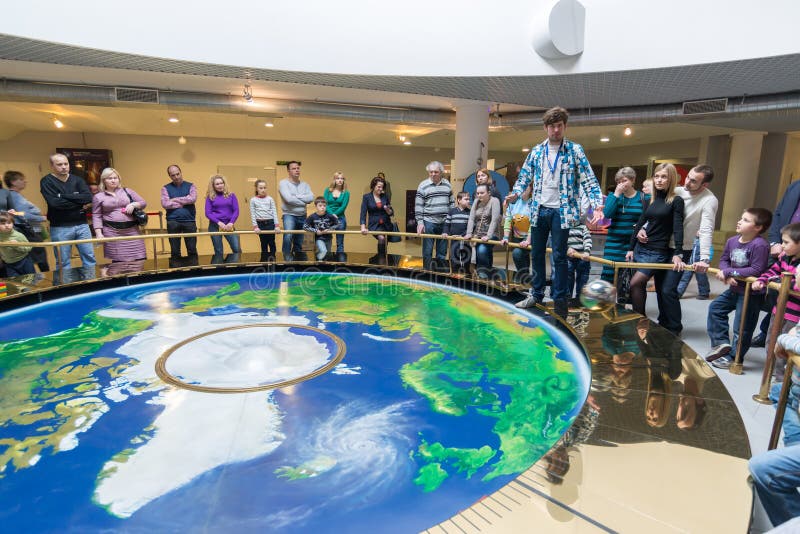 Pendolo al planetario di Mosca, Russia immagini stock Pendolo al planetario di Mosca, Russia immagini stock