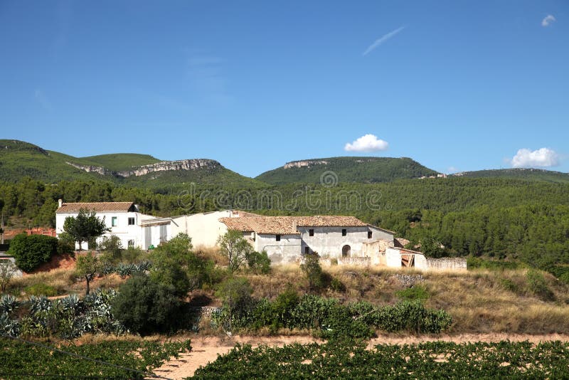 Vinice a hospodárskych budov v Alt Penedes región Španielska, neďaleko od Villafranca.
