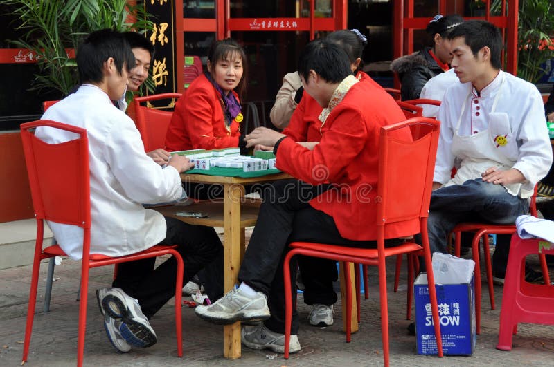 Jogo No Jogo De Mesa Do Mahjong Foto de Stock - Imagem de verde, mesa:  144770258