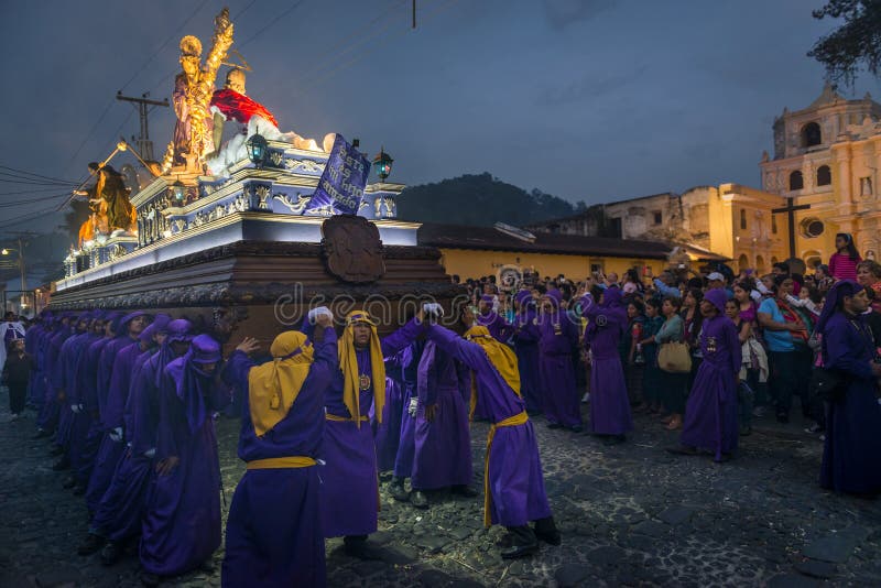 Penitents carrying a float with the image of Jesus Christ in an Easter procession at night during the Holy Week in Antigua, Guatem stock photography Penitents carrying a float with the image of Jesus Christ in an Easter procession at night during the Holy Week in Antigua, Guatem stock photography