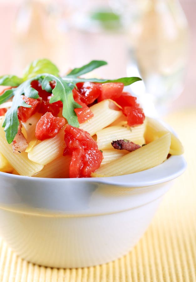 Penne mit Tomate stockbild Penne mit Tomate stockbild