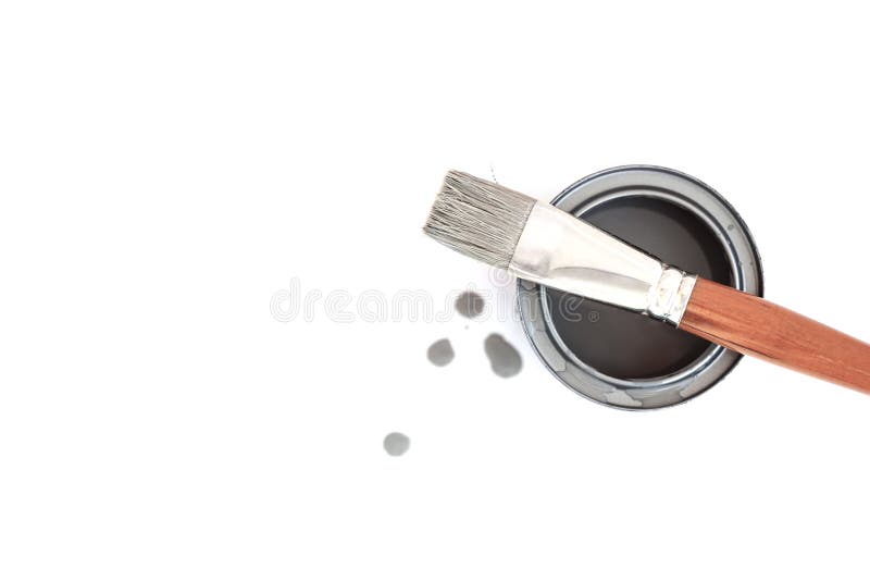 Pennello e latta con colore grigio isolati su fondo bianco fotografie stock Pennello e latta con colore grigio isolati su fondo bianco fotografie stock