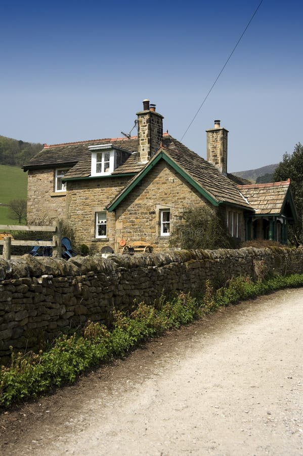 The pennine way long distance footpath edale the high peak district national park derbyshire midlands uk. Rea trail stock images, royalty-free photos and pictures