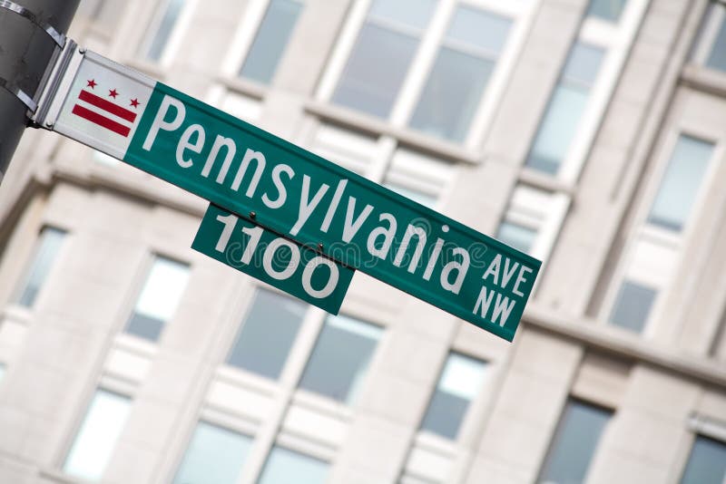 Segno di Pennsylvania Avenue, la strada della Casa Bianca e del potere di altri edifici degli Stati Uniti.