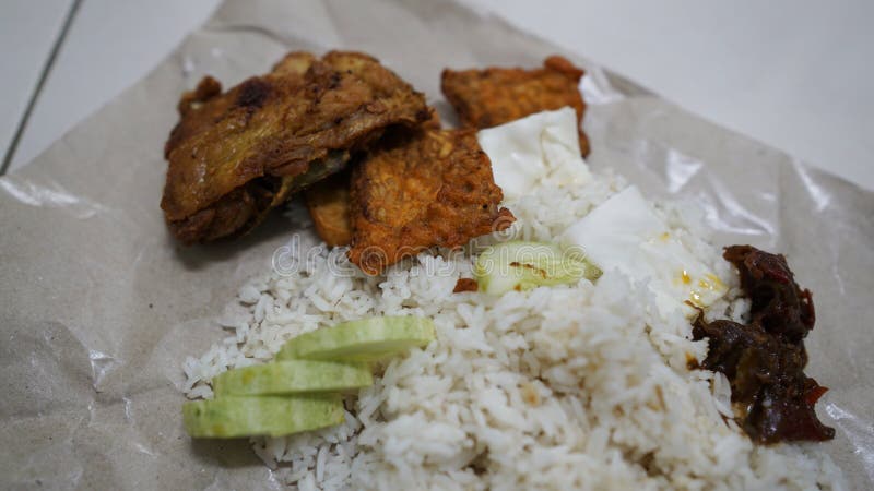 Penyet do ayam de Nasi imagens de stock royalty free Penyet do ayam de Nasi imagens de stock royalty free