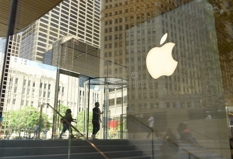 3+ Hundred Chicago Apple Store Royalty-Free Images, Stock Photos & Pictures