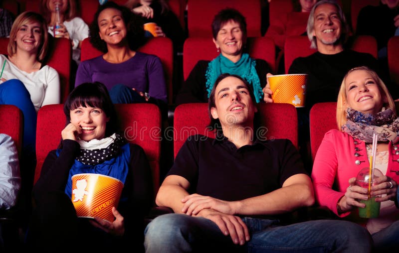 La gente al cinema, guardare un film.