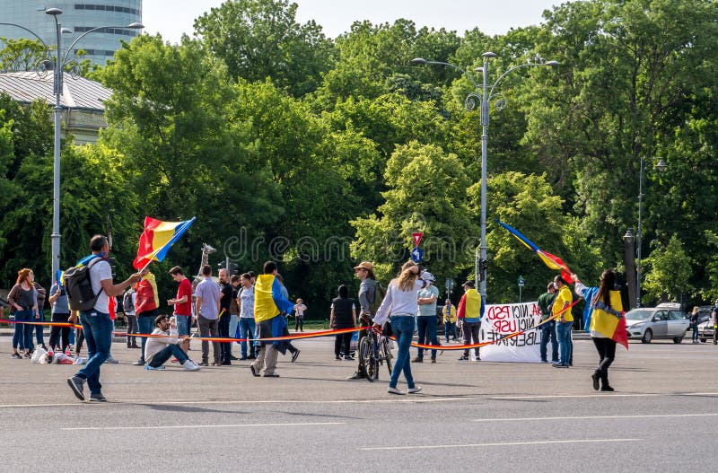 People in front of the romanian government Victory Squareprotesting against the measures taken by the authorities regarding royalty free stock image People in front of the romanian government Victory Squareprotesting against the measures taken by the authorities regarding royalty free stock image