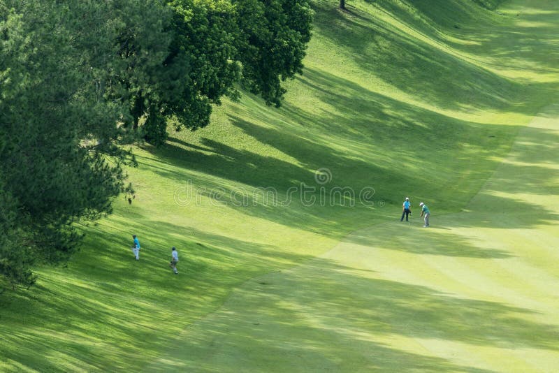 People golfing at Heritage Dago Golf Course