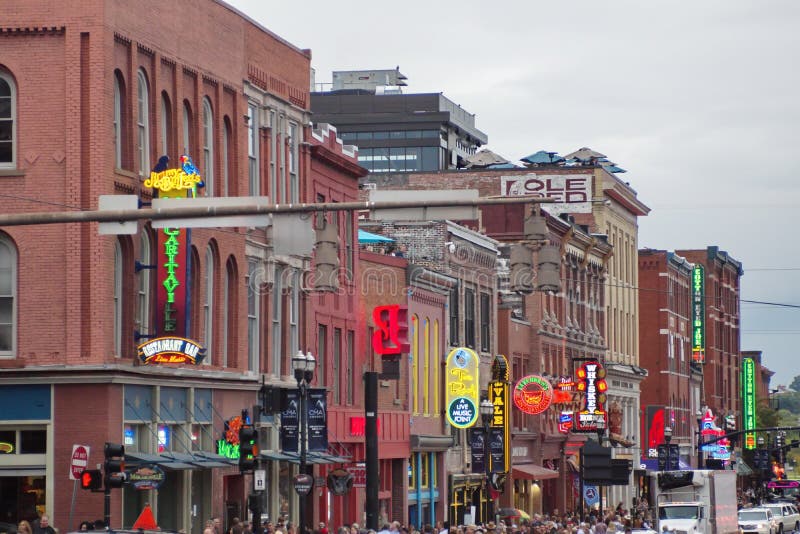 hotels on the main strip in nashville tn