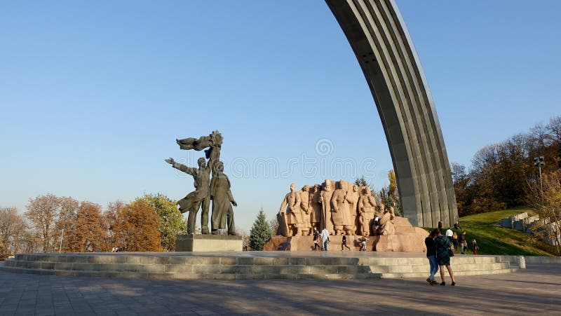 Monument To Vasily Agapkin and Ilya Shatrov in the City of Tambov Editorial  Photo - Image of city, landmark: 197312086