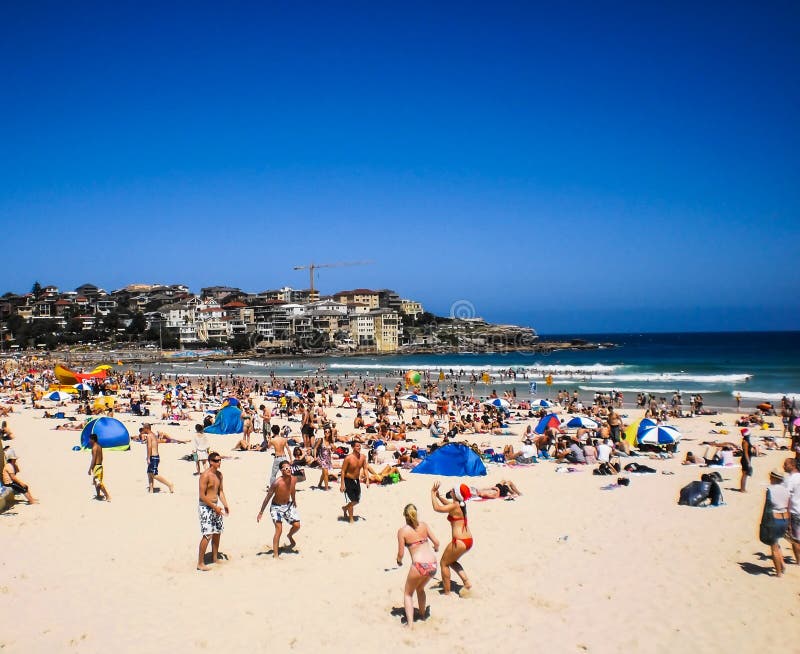 Bondi beach activity editorial photography. Image of ocean - 30212257