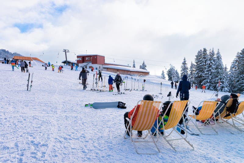 People relaxing and sitting on deck chairs in Zillertal Arena