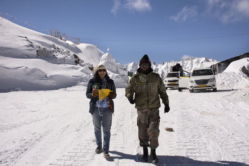 People stop car rest at check point base camp top of the world on Khardung La Road in Himalaya mountain at Leh Ladakh in India stock photography People stop car rest at check point base camp top of the world on Khardung La Road in Himalaya mountain at Leh Ladakh in India stock photography