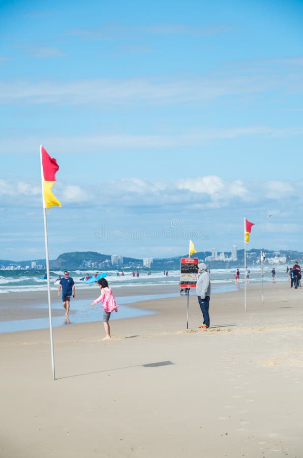 GOLD COAST, AUSTRALIA - MARCH 25, 2008: People walk in Surfers Paradise,  Gold Coast, Australia. With more than 500,000 people, it is the 6th most  popu Stock Photo - Alamy