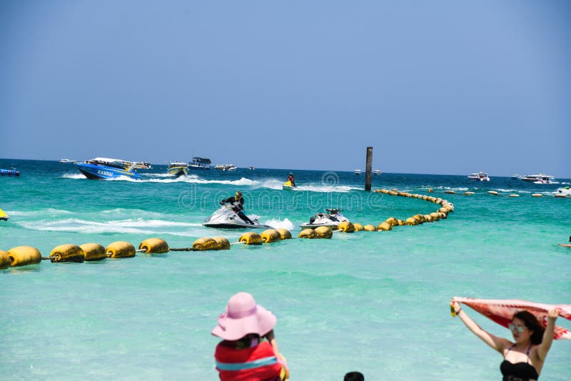 People taking photos of friends and selfie in ko lan island royalty free stock photography People taking photos of friends and selfie in ko lan island royalty free stock photography