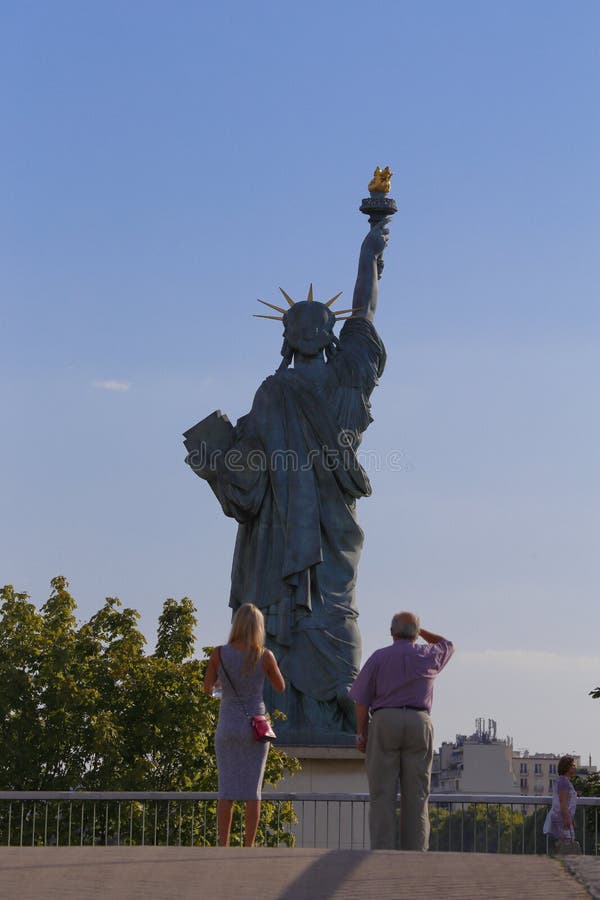 Replica of Statue of Liberty Outside of New York, New York Hotel and  Casino, Las Vegas, NV Editorial Photography - Image of america, roller:  52266277