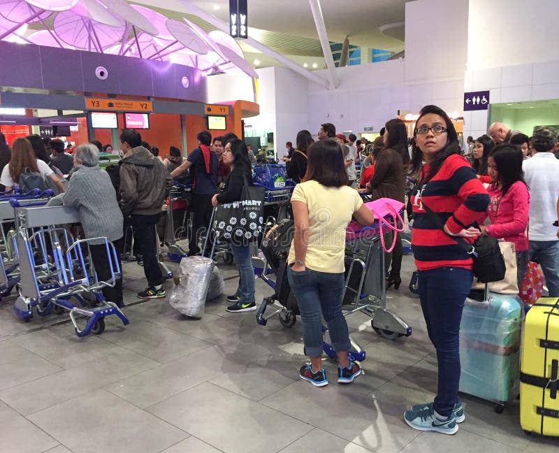 People waiting at the check-in counters at airport in Manila, Philippines. Philippines atm machine stock images, royalty-free photos and pictures