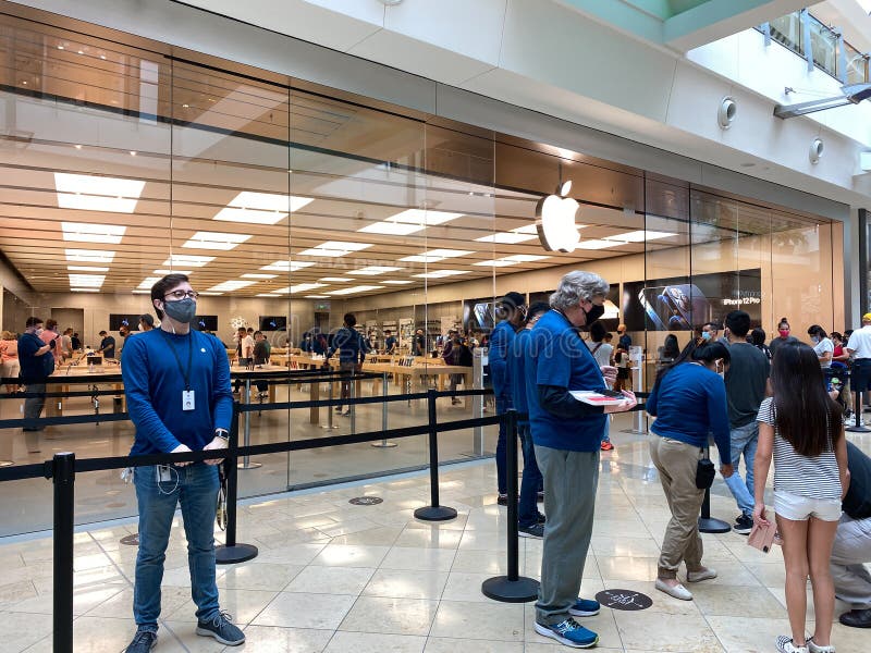 137 people waiting line apple store photos free royalty free stock photos from dreamstime