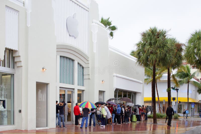 Apple Store South Beach, Miami, Apple Store on Lincoln road…