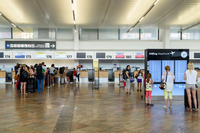 Аэропорт Вена внутри. Аэропорт вены фото. Airport Wien inside. Можно ли купить билет в аэропорту вены. Аэропорт вены прилет