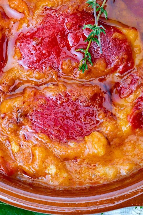 Peperoni del Piquillo ripieni di carne o di pesce Peperoni rossi torrefatti e ripieni fabbricati in casa Ricetta di alimenti spag immagine stock Peperoni del Piquillo ripieni di carne o di pesce Peperoni rossi torrefatti e ripieni fabbricati in casa Ricetta di alimenti spag immagine stock