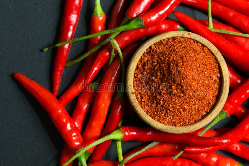 Peppar för röd chili och chiliflingor royaltyfri foto