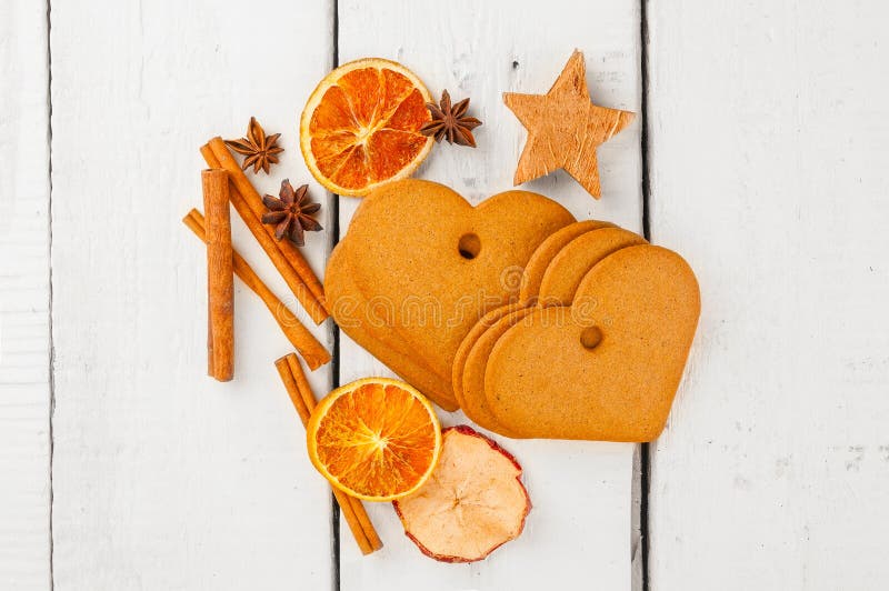 Pepparkakakakor och kanel royaltyfri bild Pepparkakakakor och kanel royaltyfri bild