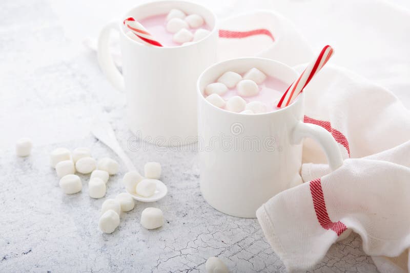 https://thumbs.dreamstime.com/b/peppermint-hot-chocolate-candy-canes-bright-white-setting-80772851.jpg