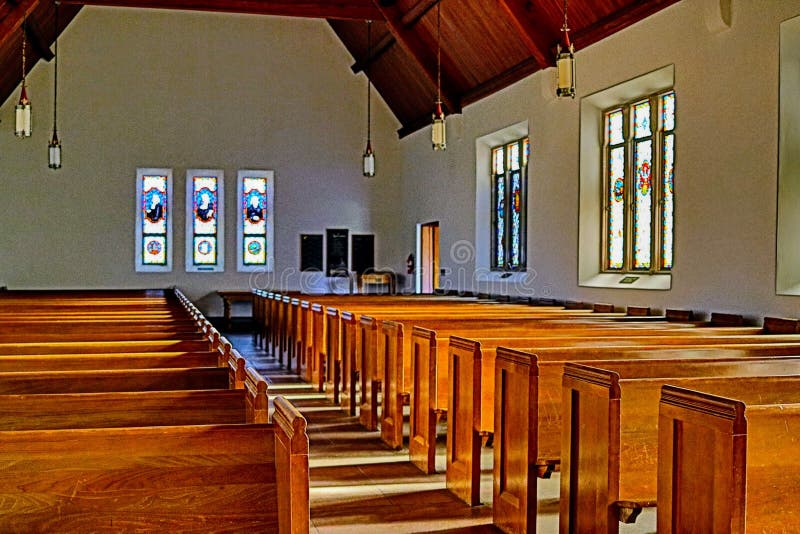 Pequeñas Iglesias Con La Luz Del Sol Foto de archivo - Imagen de capilla, muebles: 226530698 Pequeñas Iglesias Con La Luz Del Sol Foto de archivo - Imagen de capilla, muebles: 226530698