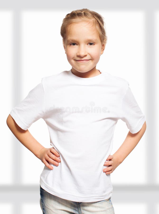 Niño en la camiseta blanca foto de archivo. Imagen de joven - 43529472