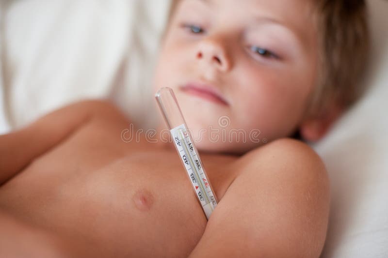 Cabina vistazo Berri Pequeño Niño Enfermo Que Miente Con Un Termómetro En El Axila Foto de archivo - Imagen de cuidado, cabrito: 101850726 Cabina vistazo Berri Pequeño Niño Enfermo Que Miente Con Un Termómetro En El Axila Foto de archivo - Imagen de cuidado, cabrito: 101850726